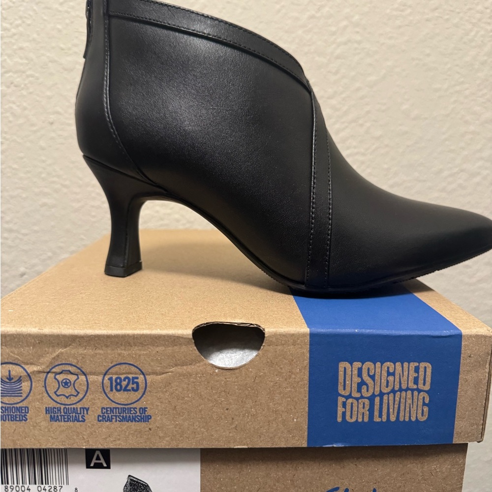 NEW Clarks Women's Black Ankle Boots